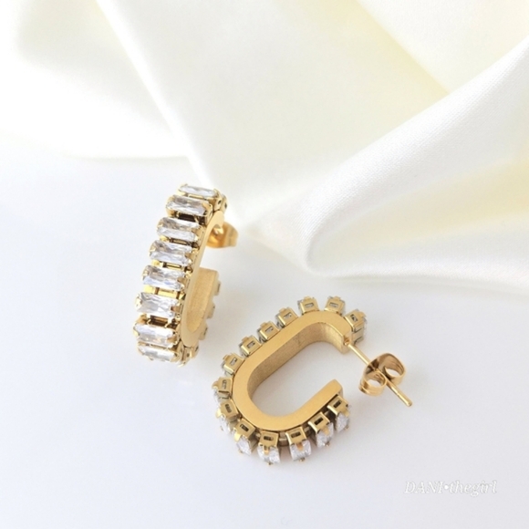 NEW 18K Gold Plated White CZ Curved Oval Hoop Earrings - Picture 7 of 7